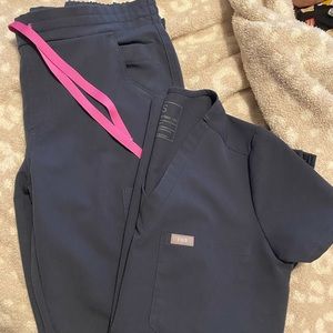 Night Sky FIGS XXS top and bottom. Yola bottoms and one pocket scrub top. EUC.
